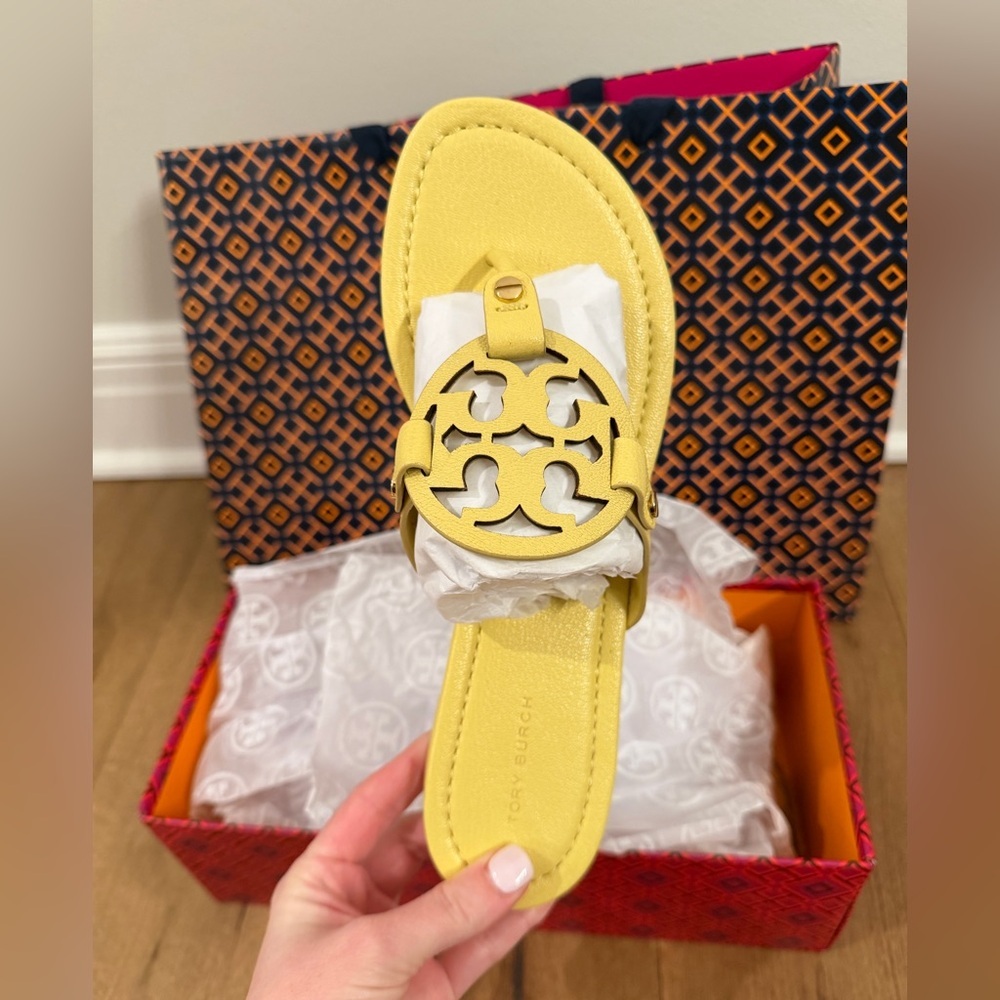 Tory Burch Yellow Logo Leather Thong Sandals - Picture 3 of 7